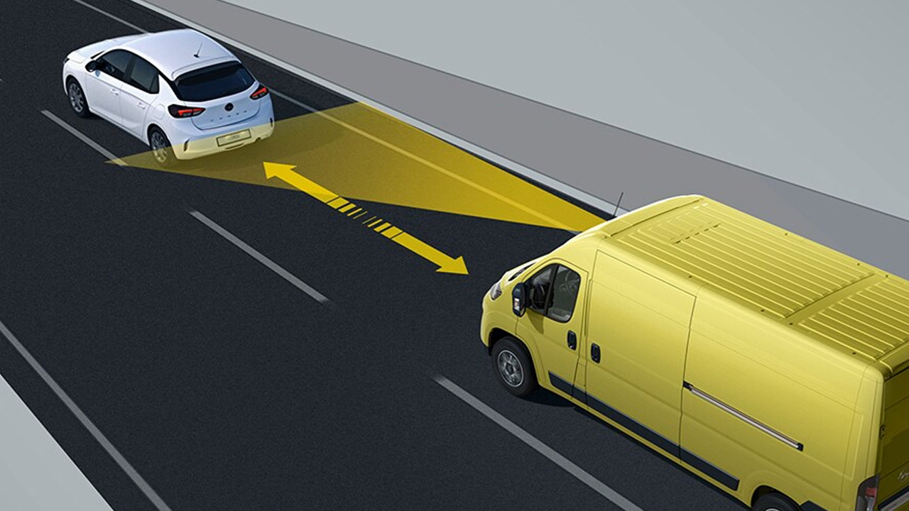 Opel Movano - Bezpečnost a asistenční systémy - Adaptivní tempomat Opel Movano