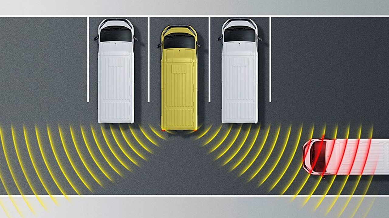 Opel Movano - Bezpečnost a asistenční systémy - Systém kontroly provozu za vozem Opel Movano